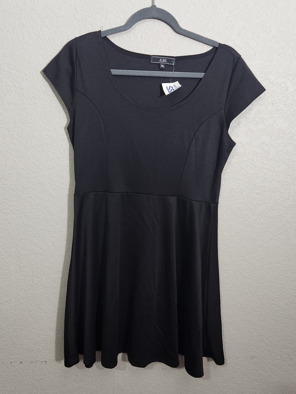 Vibe Black Scoop Neck Cap Sleeve Midi Dress
